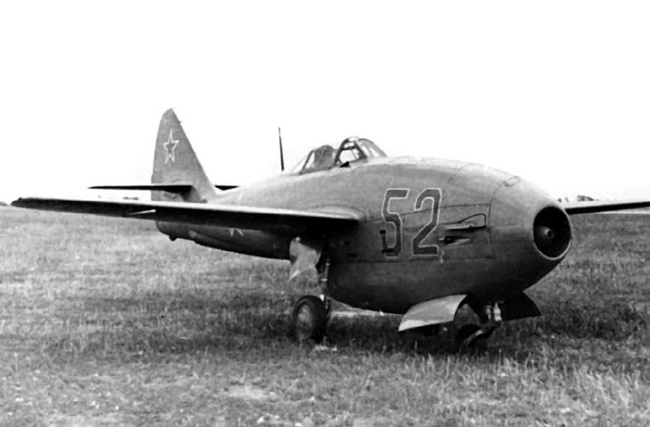 Иллюстрация к книге — Реактивные первенцы СССР - МиГ-9, Як-15, Су-9, Ла-150, Ту-12, Ил-22 [i_080.jpg]