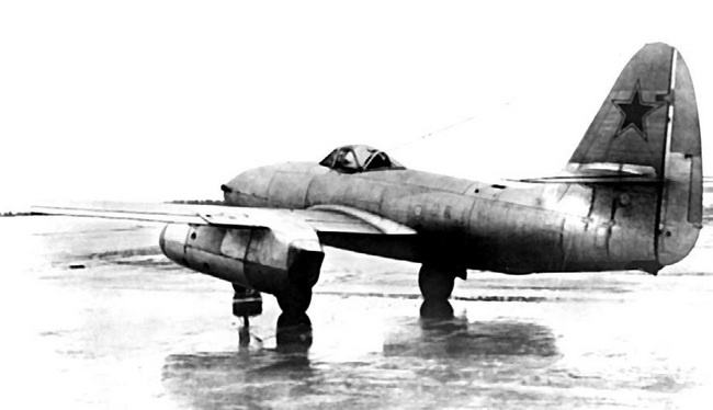 Иллюстрация к книге — Реактивные первенцы СССР - МиГ-9, Як-15, Су-9, Ла-150, Ту-12, Ил-22 [i_087.jpg]