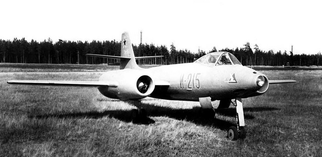 Иллюстрация к книге — Реактивные первенцы СССР - МиГ-9, Як-15, Су-9, Ла-150, Ту-12, Ил-22 [i_099.jpg]