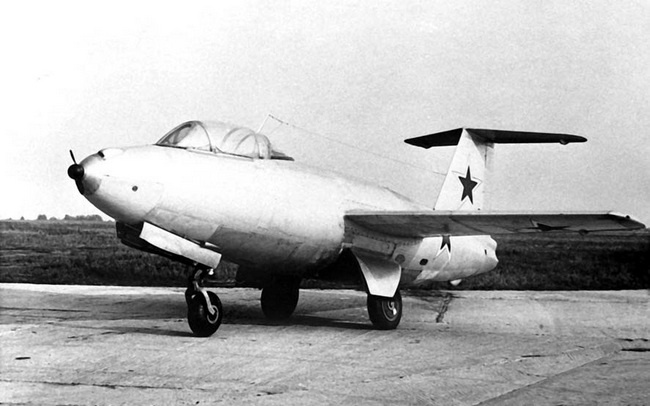 Иллюстрация к книге — Реактивные первенцы СССР - МиГ-9, Як-15, Су-9, Ла-150, Ту-12, Ил-22 [i_127.jpg]