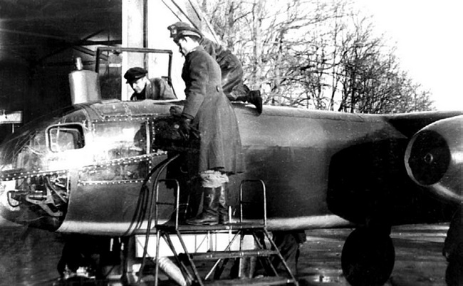 Иллюстрация к книге — Реактивные первенцы СССР - МиГ-9, Як-15, Су-9, Ла-150, Ту-12, Ил-22 [i_136.jpg]