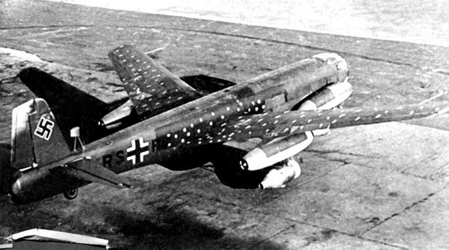 Иллюстрация к книге — Реактивные первенцы СССР - МиГ-9, Як-15, Су-9, Ла-150, Ту-12, Ил-22 [i_137.jpg]