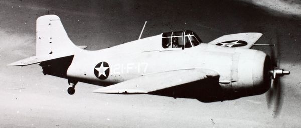 Иллюстрация к книге — Палубный истребитель Грумман F4F «Уайлдкэт» [i_024.jpg]