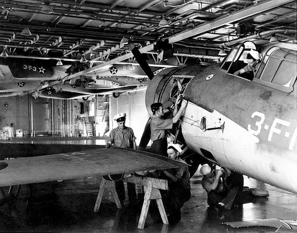 Иллюстрация к книге — Палубный истребитель Грумман F4F «Уайлдкэт» [i_061.jpg]