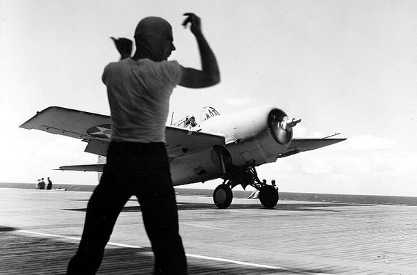 Иллюстрация к книге — Палубный истребитель Грумман F4F «Уайлдкэт» [i_065.jpg]