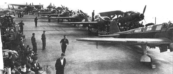 Иллюстрация к книге — Палубный истребитель Грумман F4F «Уайлдкэт» [i_082.jpg]