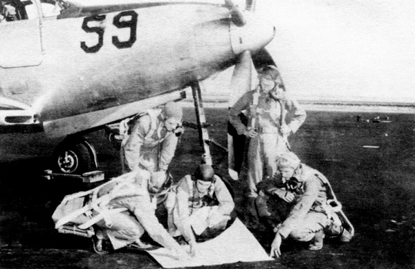 Иллюстрация к книге — ИСТРЕБИТЕЛЬ P-63 «КИНГКОБРА» [i_064.jpg]