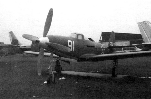 Иллюстрация к книге — ИСТРЕБИТЕЛЬ P-63 «КИНГКОБРА» [i_084.jpg]