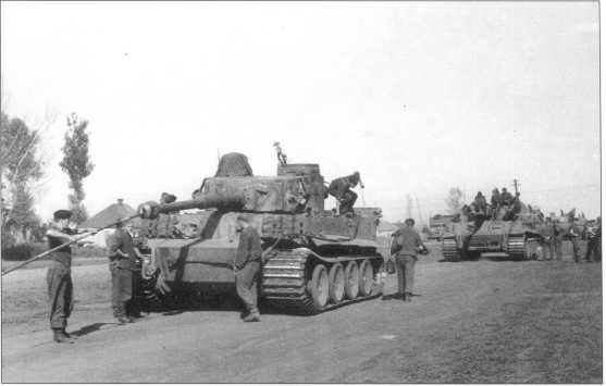 Иллюстрация к книге — Тяжелый танк «Тигр I» [i_076.jpg]