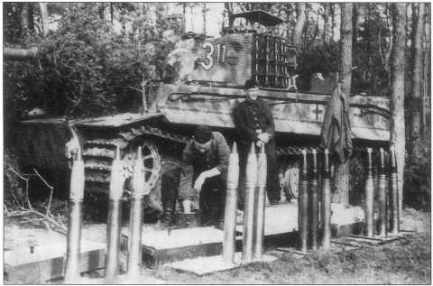 Иллюстрация к книге — Тяжелый танк «Тигр I» [i_100.jpg]