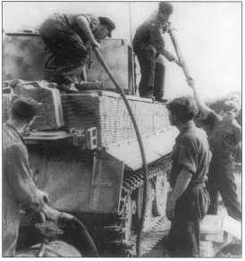 Иллюстрация к книге — Тяжелый танк «Тигр I» [i_150.jpg]