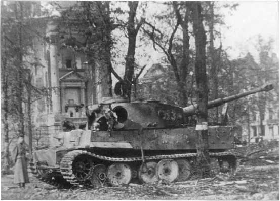 Иллюстрация к книге — Тяжелый танк «Тигр I» [i_175.jpg]