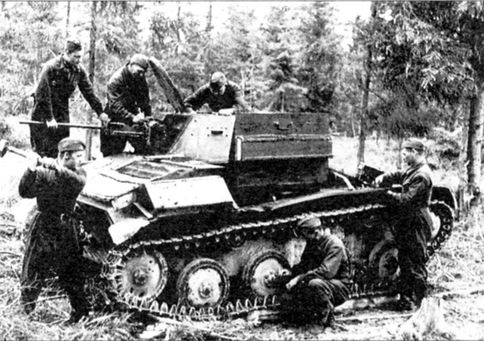 Иллюстрация к книге — "Танки, вперед". Курьезы танковой войны в битве за Ленинград 1941-1944 гг. [i_028.jpg]