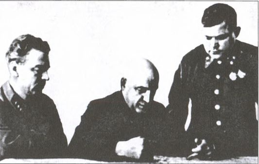 Иллюстрация к книге — Хроника окружения. Демянск и Харьков [i_005.jpg]