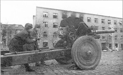 Иллюстрация к книге — У стен Берлина [i_015.jpg]