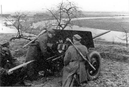 Иллюстрация к книге — У стен Берлина [i_026.jpg]