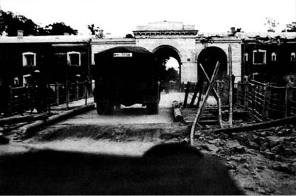 Иллюстрация к книге — Трагедия Брестской крепости. Антология подвига. Боевые действия 22 июня - 23 июля 1941 года [i_051.jpg]