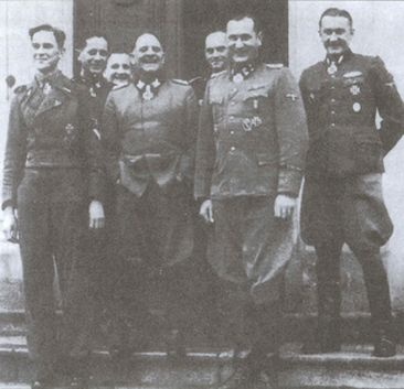 Иллюстрация к книге — Рубежи славы [i_036.jpg]