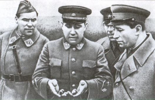 Иллюстрация к книге — Ошибка генерала Жукова [i_036.jpg]