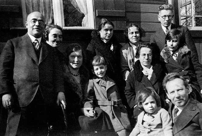 Иллюстрация к книге — Нелегалка. Как молодая девушка выжила в Берлине в 1940–1945 гг. [i_003.jpg]