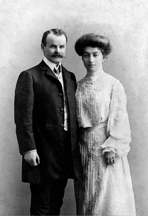 Иллюстрация к книге — Нелегалка. Как молодая девушка выжила в Берлине в 1940–1945 гг. [i_009.jpg]