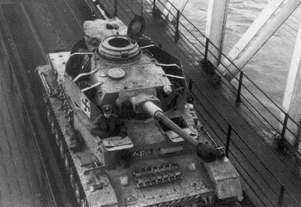 Иллюстрация к книге — Средний танк PZ.IV. «Рабочая лошадка» Панцерваффе [i_040.jpg]