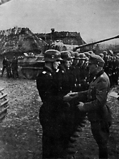 Иллюстрация к книге — Войска СС без грифа секретности [_0073.jpg]