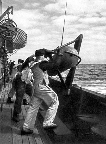 Иллюстрация к книге — Кригсмарине. Военно-морской флот Третьего рейха [i_203.jpg]