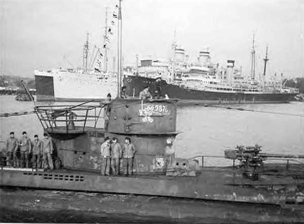 Иллюстрация к книге — Кригсмарине. Военно-морской флот Третьего рейха [i_374.jpg]