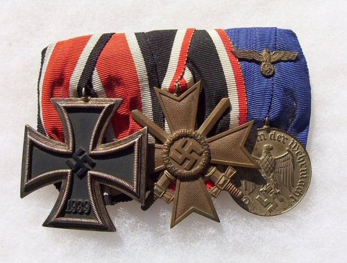 Иллюстрация к книге — Железный крест. Самая известная военная награда Второй мировой войны [i_024.jpg]