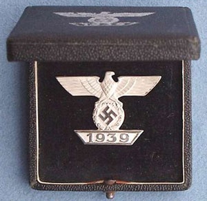 Иллюстрация к книге — Железный крест. Самая известная военная награда Второй мировой войны [i_034.jpg]