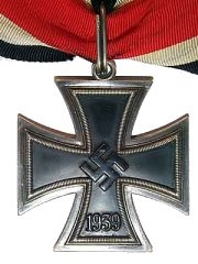 Иллюстрация к книге — Железный крест. Самая известная военная награда Второй мировой войны [i_035.jpg]