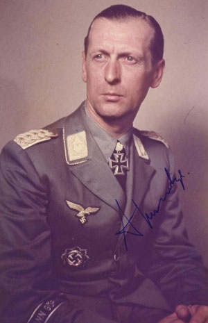 Иллюстрация к книге — Железный крест. Самая известная военная награда Второй мировой войны [i_309.jpg]