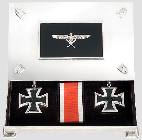 Иллюстрация к книге — Железный крест. Самая известная военная награда Второй мировой войны [i_928.jpg]