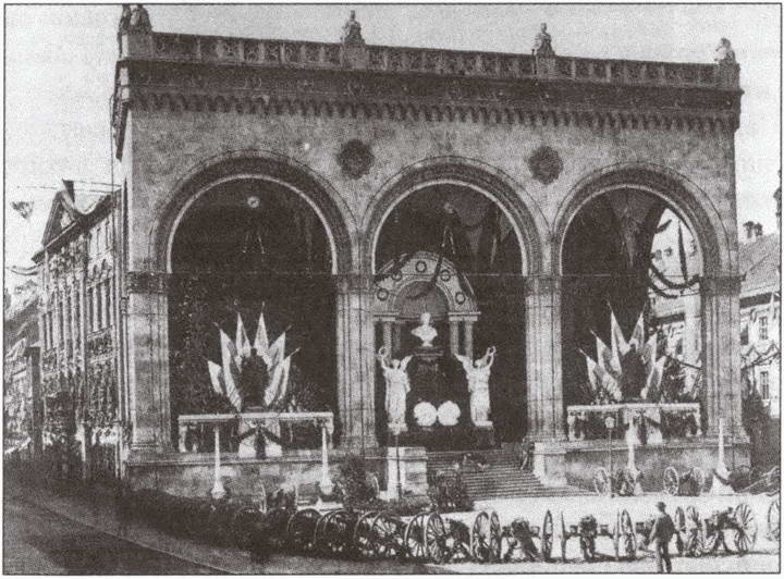 Иллюстрация к книге — Замки баварского короля [i_019.jpg]