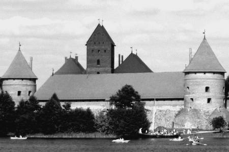 Иллюстрация к книге — Еретики и заговорщики [i_023.jpg]