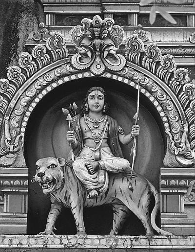 Иллюстрация к книге — Всеобщая история религий мира [_329.jpg]