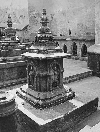 Иллюстрация к книге — Всеобщая история религий мира [_394.jpg]