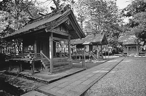 Иллюстрация к книге — Всеобщая история религий мира [_569.jpg]