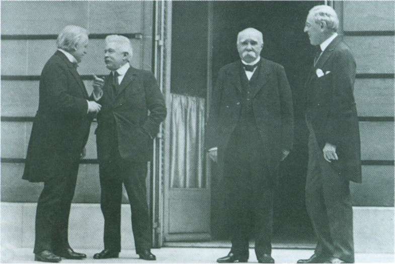 Иллюстрация к книге — Повседневная жизнь Соединенных Штатов в эпоху процветания и "сухого закона" [i_010.jpg]