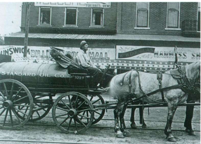 Иллюстрация к книге — Повседневная жизнь Соединенных Штатов в эпоху процветания и "сухого закона" [i_016.jpg]