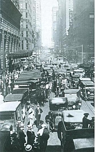 Иллюстрация к книге — Повседневная жизнь Соединенных Штатов в эпоху процветания и "сухого закона" [i_033.jpg]