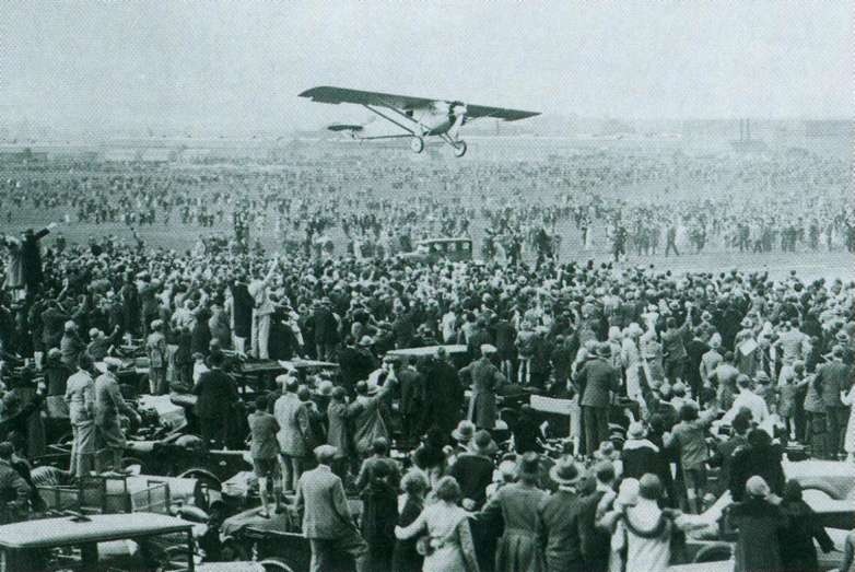 Иллюстрация к книге — Повседневная жизнь Соединенных Штатов в эпоху процветания и "сухого закона" [i_035.jpg]