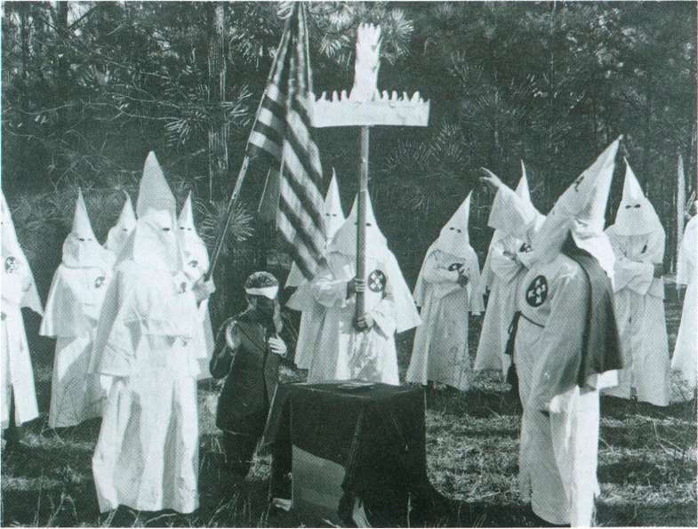 Иллюстрация к книге — Повседневная жизнь Соединенных Штатов в эпоху процветания и "сухого закона" [i_039.jpg]