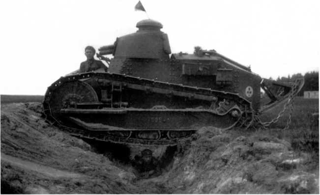 Иллюстрация к книге — Танки в Гражданской войне [i_024.jpg]