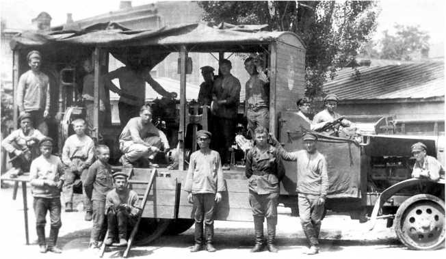 Иллюстрация к книге — Танки в Гражданской войне [i_043.jpg]