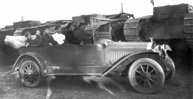 Иллюстрация к книге — Танки в Гражданской войне [i_121.jpg]