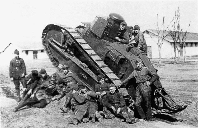 Иллюстрация к книге — Танк №1 "Рено ФТ-17". Первый, легендарный [i_069.jpg]