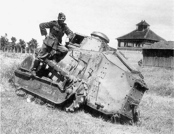 Иллюстрация к книге — Танк №1 "Рено ФТ-17". Первый, легендарный [i_099.jpg]