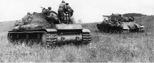 Иллюстрация к книге — Советский тяжелый танк КВ-1. Первые танки Победы [i_012.jpg]